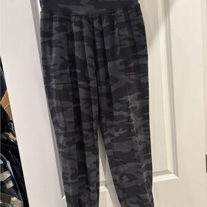Athleta Gray Camo Joggers Salutation